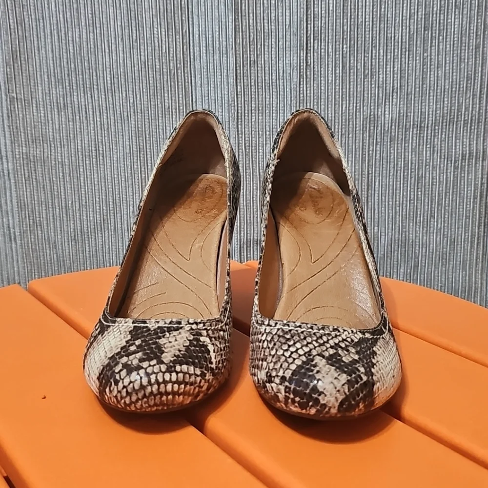 Clarks Indigo Snake Print Wooden Wedge Heels Pumps Rounded Toe‎ Women's 7.5 EUC